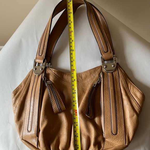 B Makowsky Carmel pebbled leather med double strapped hobo/handbag EUC - Picture 9 of 9